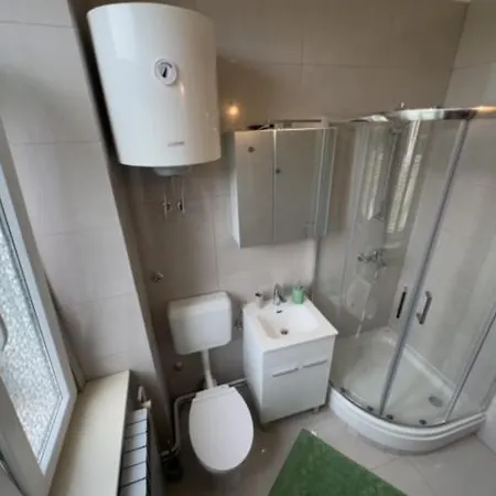 Edo 2 アパート *